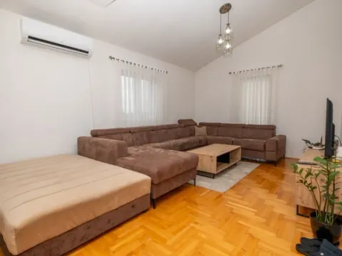 Prodaja, kuća, 258m², Karaburško Polje, Podgorica - image 6