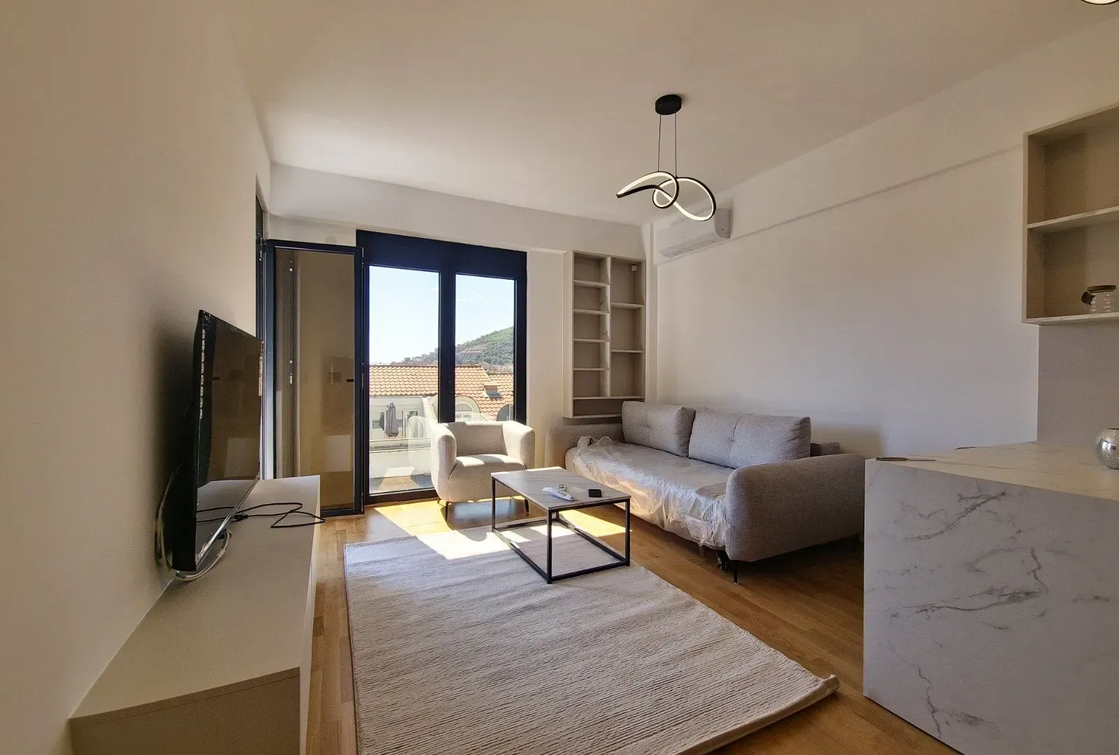 Izdavanje, jednosoban stan, 42m², Budva, Crna Gora