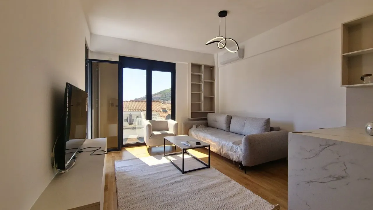 Izdavanje, jednosoban stan, 42m², Budva, Crna Gora