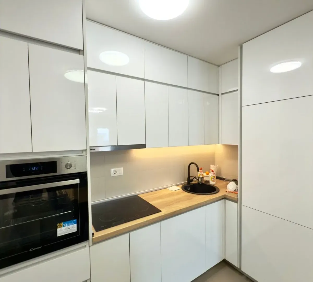 Izdavanje, jednosoban stan, 45m², Pobrežje, Podgorica