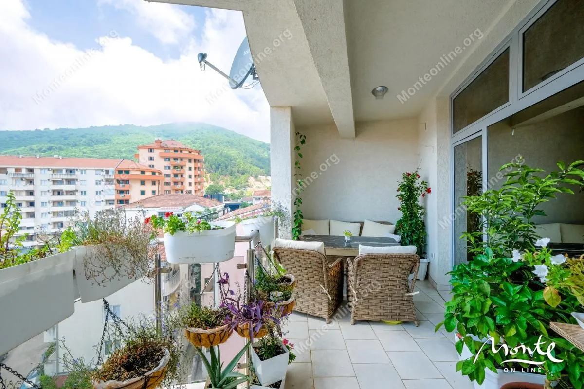 Sale, four bedroom apartment, 150m², Rozino, Budva