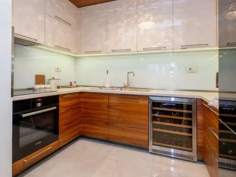 Izdavanje, trosoban stan, 110m², Preko Morače, Podgorica - image 14