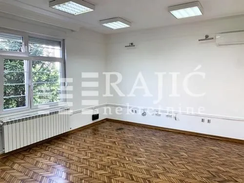 Izdavanje, stan, 120m², Senjak, Beograd