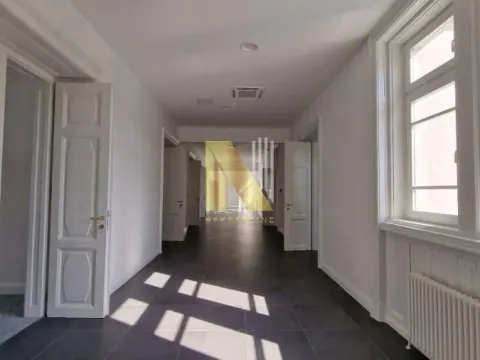 Izdavanje, poslovni prostor, 430m², Centar, Novi Sad - image 2