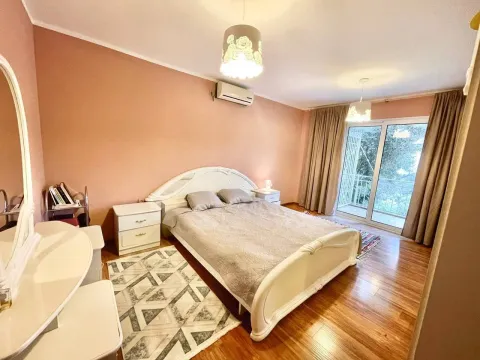 Rent, three bedroom apartment, 135m², Bečići, Budva - image 7