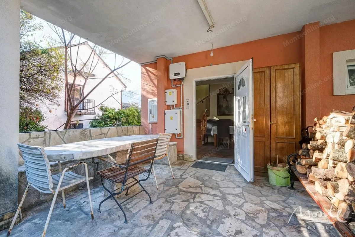 Prodaja, kuća, 219m², Dobrota, Kotor