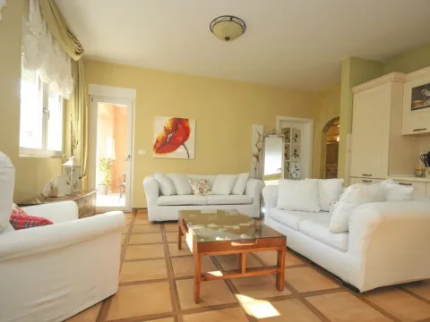 Izdavanje, dvosoban stan, 64m², Budva, Crna Gora - image 3