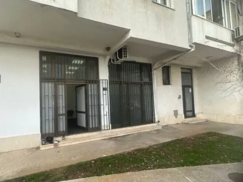 Izdavanje, poslovni prostor, 42m², Pobrežje, Podgorica - image 3
