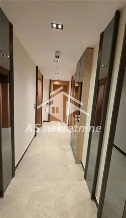 Izdavanje, dvosoban stan, 66m², Savski Venac, Beograd