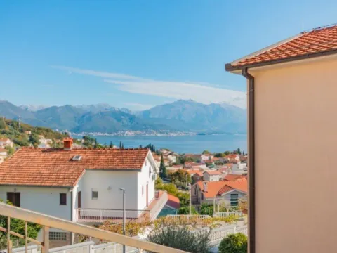 Rent, two bedroom apartment, 63m², Baošići, Herceg Novi