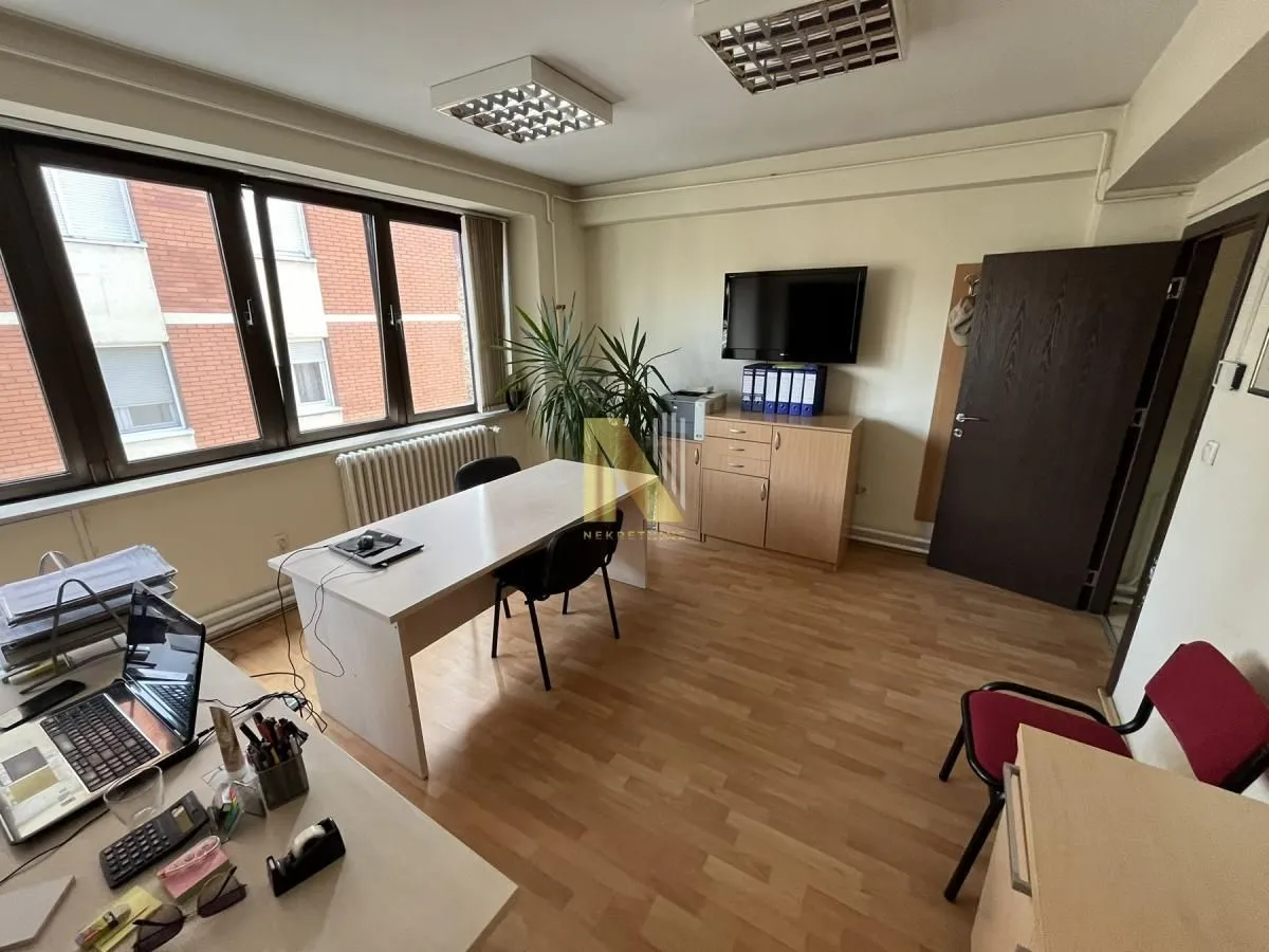 Rent, office space, 228m², Bulevar Oslobodjenja, Novi Sad Sve Podlokacije