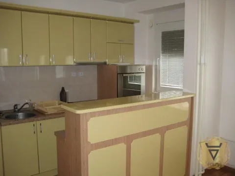 Izdavanje, trosoban stan, 80m², Cvetkova Pijaca, Zvezdara Sve Podlokacije - image 3