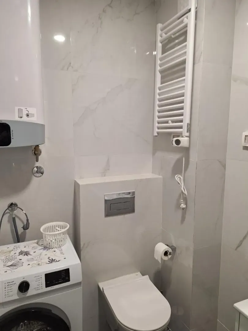 Izdavanje, trosoban stan, 94m², Central Point, Podgorica