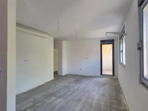 Sale, three bedroom apartment, 78m², Južni Bulevar, Vračar Sve Podlokacije - image 3
