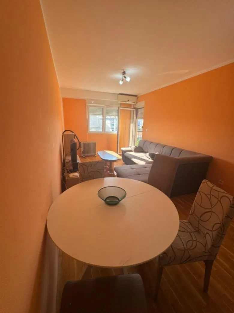 Izdavanje, jednosoban stan, 43m², Krivi Most, Podgorica