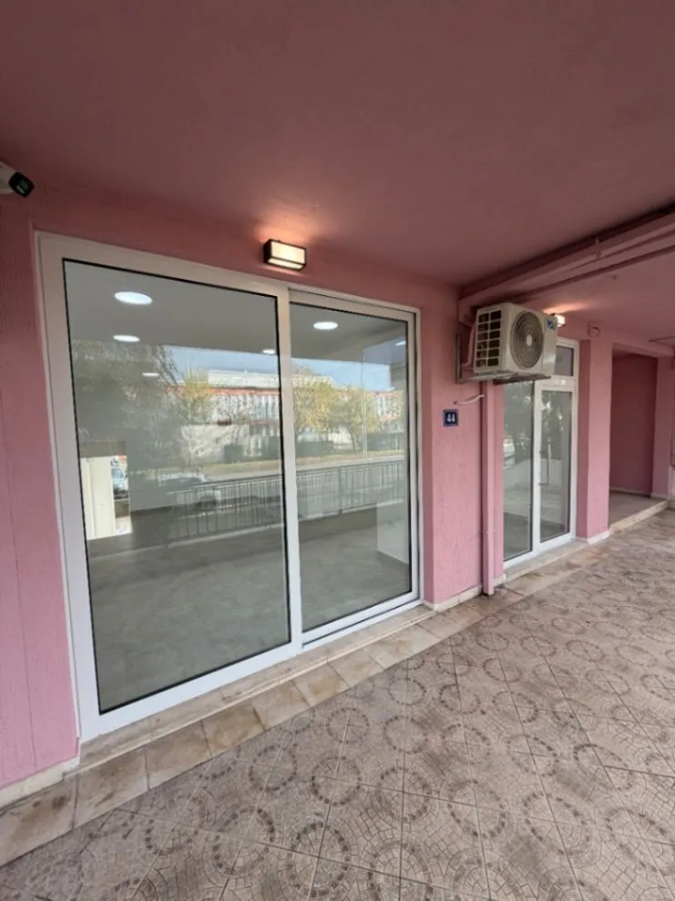 Izdavanje, poslovni prostor, 57m², Krivi Most, Podgorica