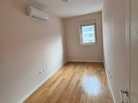 Rent, three bedroom apartment, 95m², Central Point, Podgorica - image 9