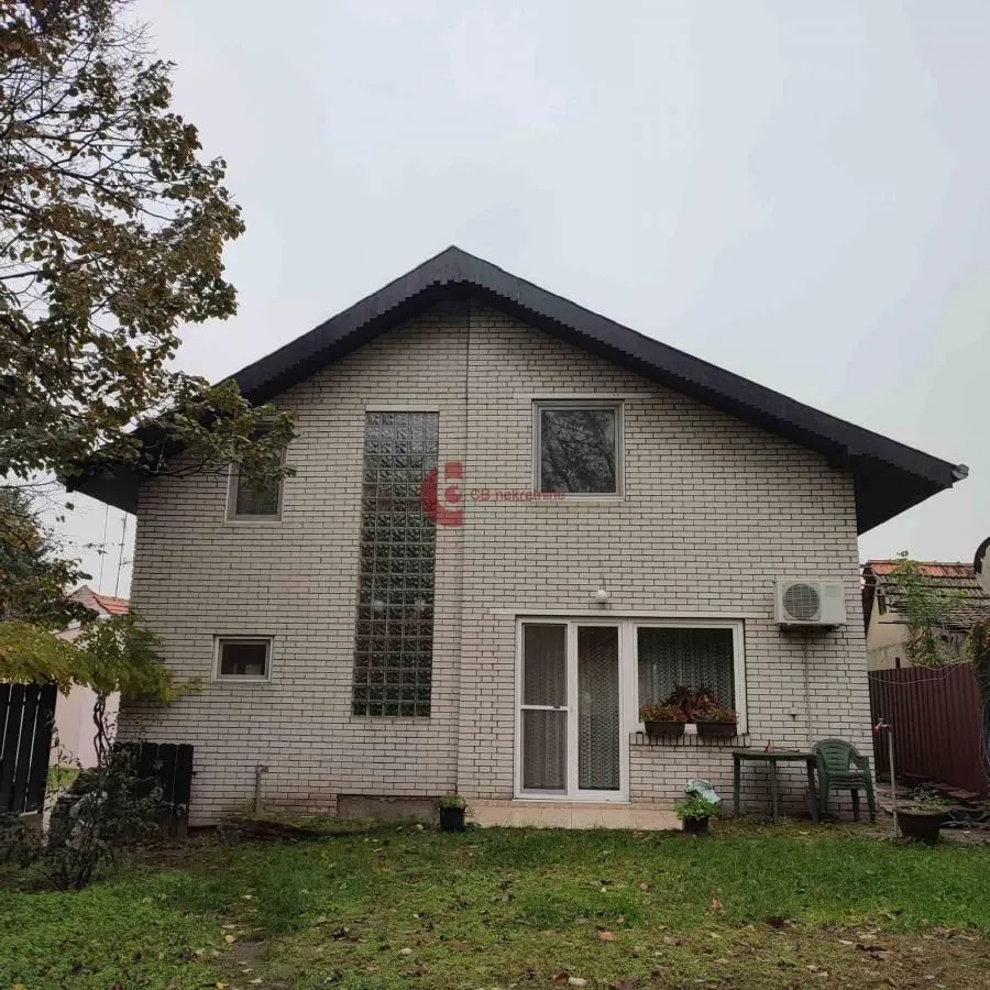 Prodaja, kuća, 210m², Novo Selo, Subotica