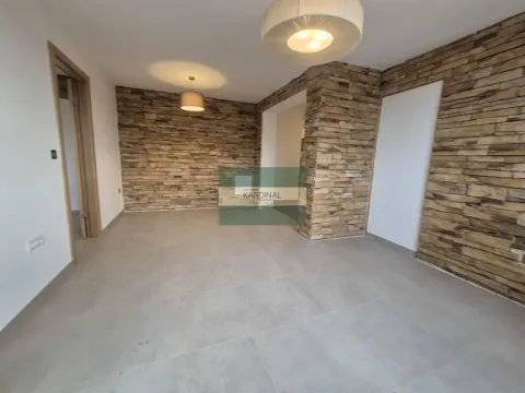 Prodaja, trosoban stan, 77m², Vašarište, Jagodina - image 3