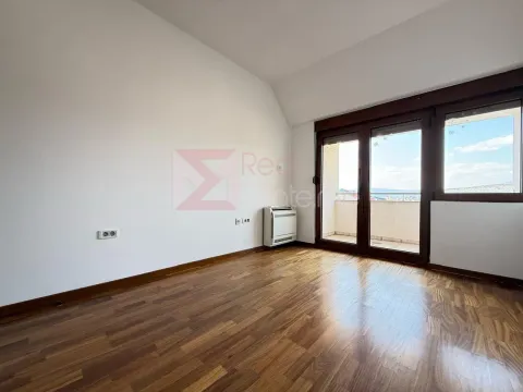 Prodaja, četvorosoban stan, 220m², Preko Morače, Podgorica - image 8