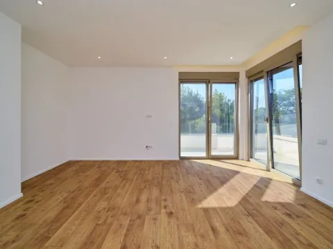 Prodaja, dvosoban stan, 111m², Gradiošnica, Tivat - image 5