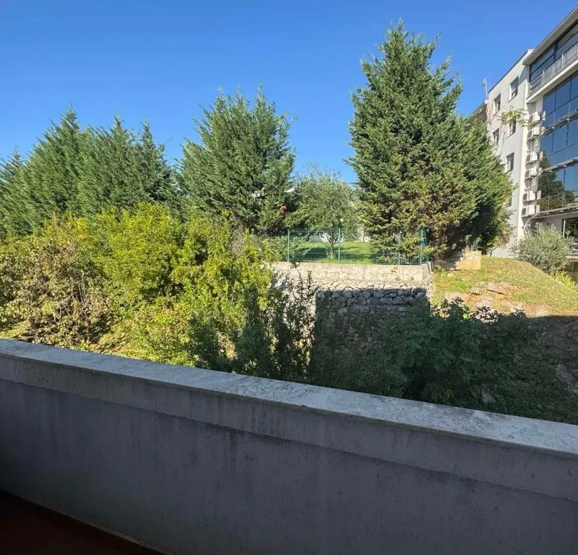 Izdavanje, trosoban stan, 115m², Gorica C, Podgorica