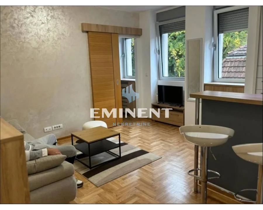 Izdavanje, dvosoban stan, 40m², Stari Grad, Beograd