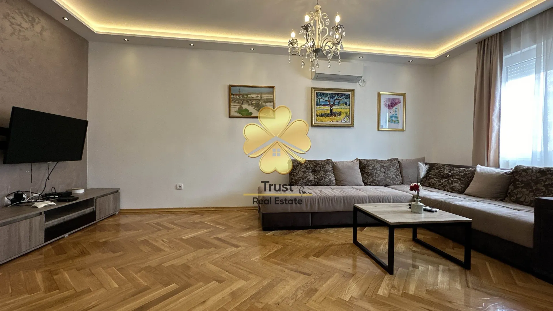 Izdavanje, trosoban stan, 126m², City Kej, Podgorica
