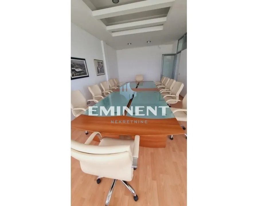 Izdavanje, poslovni prostor, 650m², Nova Pazova, Stara Pazova