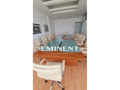 Izdavanje,  poslovni prostor, 650m2, Nova Pazova, Stara Pazova