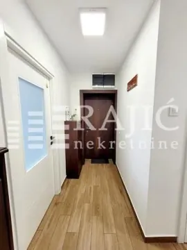 Rent, three bedroom apartment, 80m², Stari Grad, Beograd - image 12