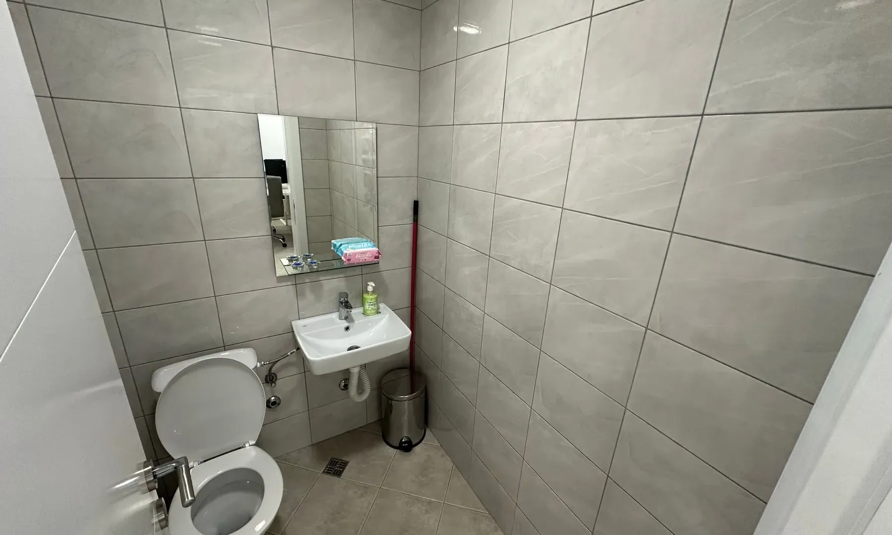 Rent, office space, 100m², Stari Aerodrom, Podgorica