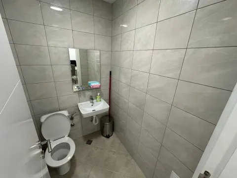 Izdavanje, poslovni prostor, 100m², Stari Aerodrom, Podgorica - image 11