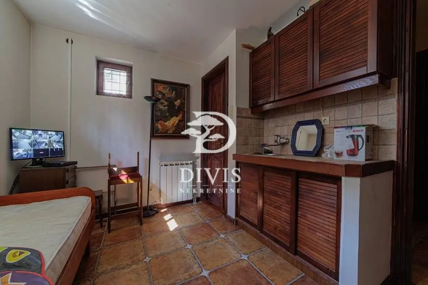 Prodaja, kuća, 377m², Trošarina, Voždovac Sve Podlokacije