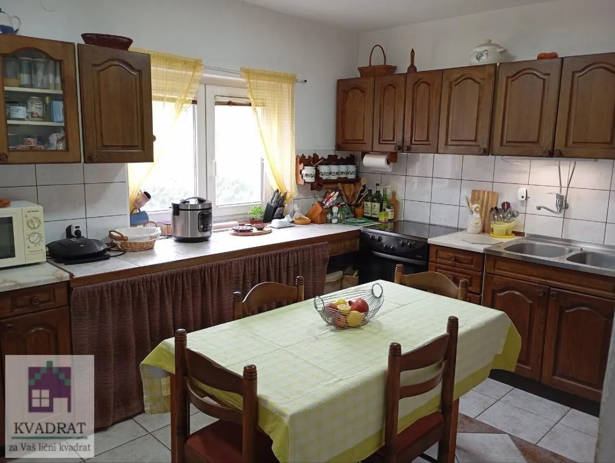Prodaja, kuća, 270m², Mesarci, Vladimirci