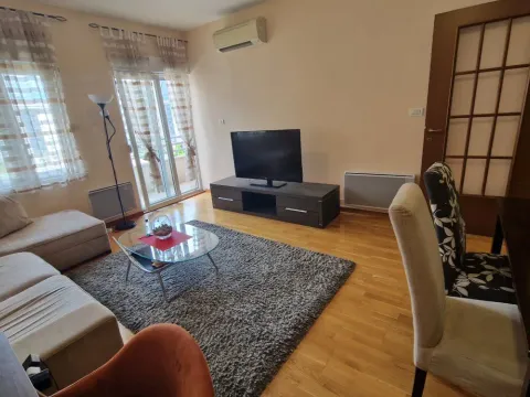 Izdavanje, jednosoban stan, 50m², City Kvart, Podgorica - image 10