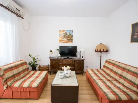 Stan-na-dan, jednosoban stan, 50m², Centar, Bar - image 15