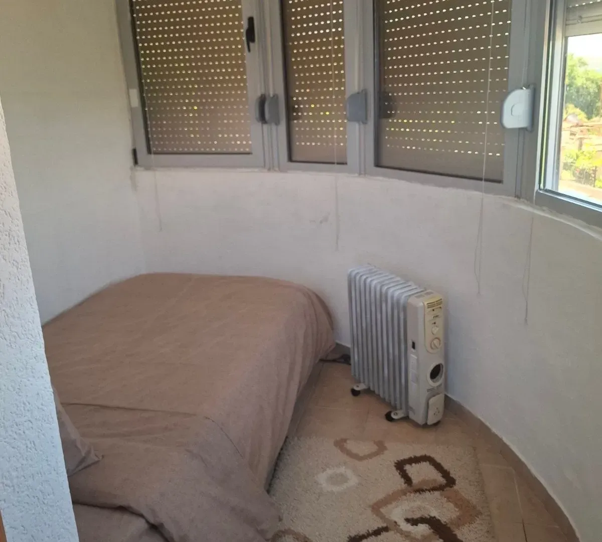 Izdavanje, jednosoban stan, 33m², Škaljari, Kotor