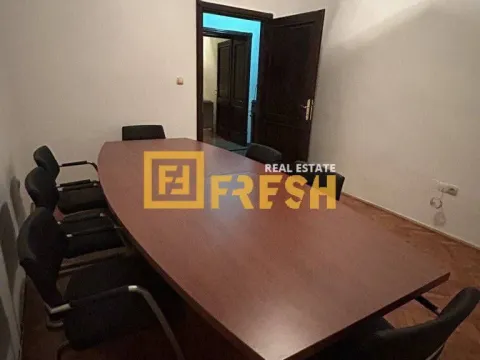 Izdavanje, dvosoban stan, 90m², Centar, Podgorica - image 8