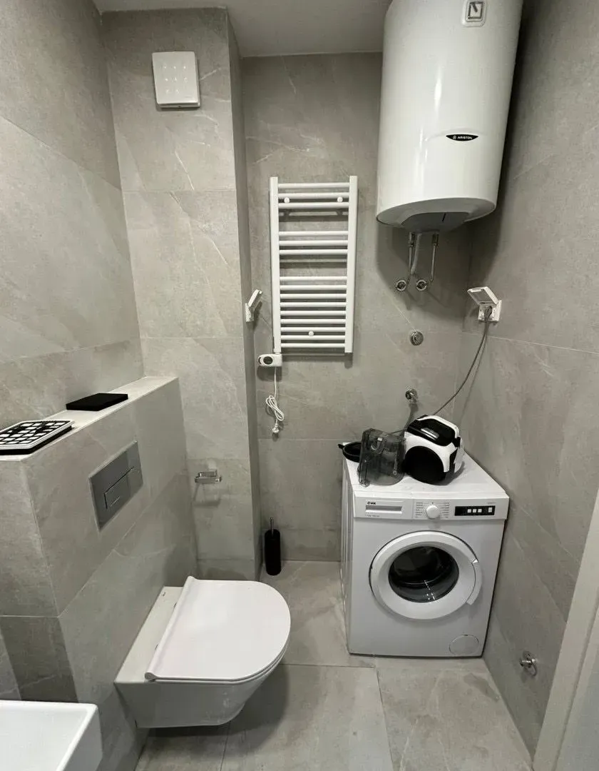 Izdavanje, jednosoban stan, 40m², Central Point, Podgorica