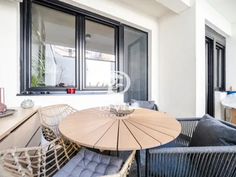 Sale, two bedroom apartment, 57m², Južni Bulevar, Vračar Sve Podlokacije - image 4