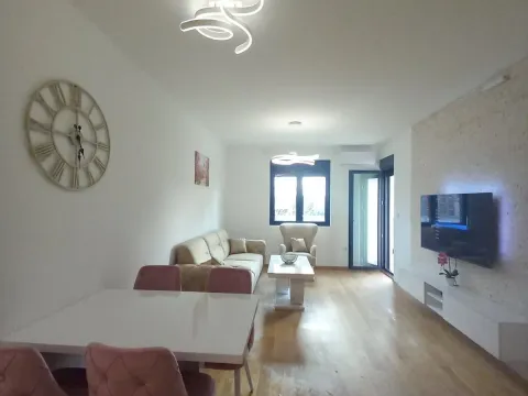 Izdavanje, jednosoban stan, 48m², City Kvart, Podgorica - image 2