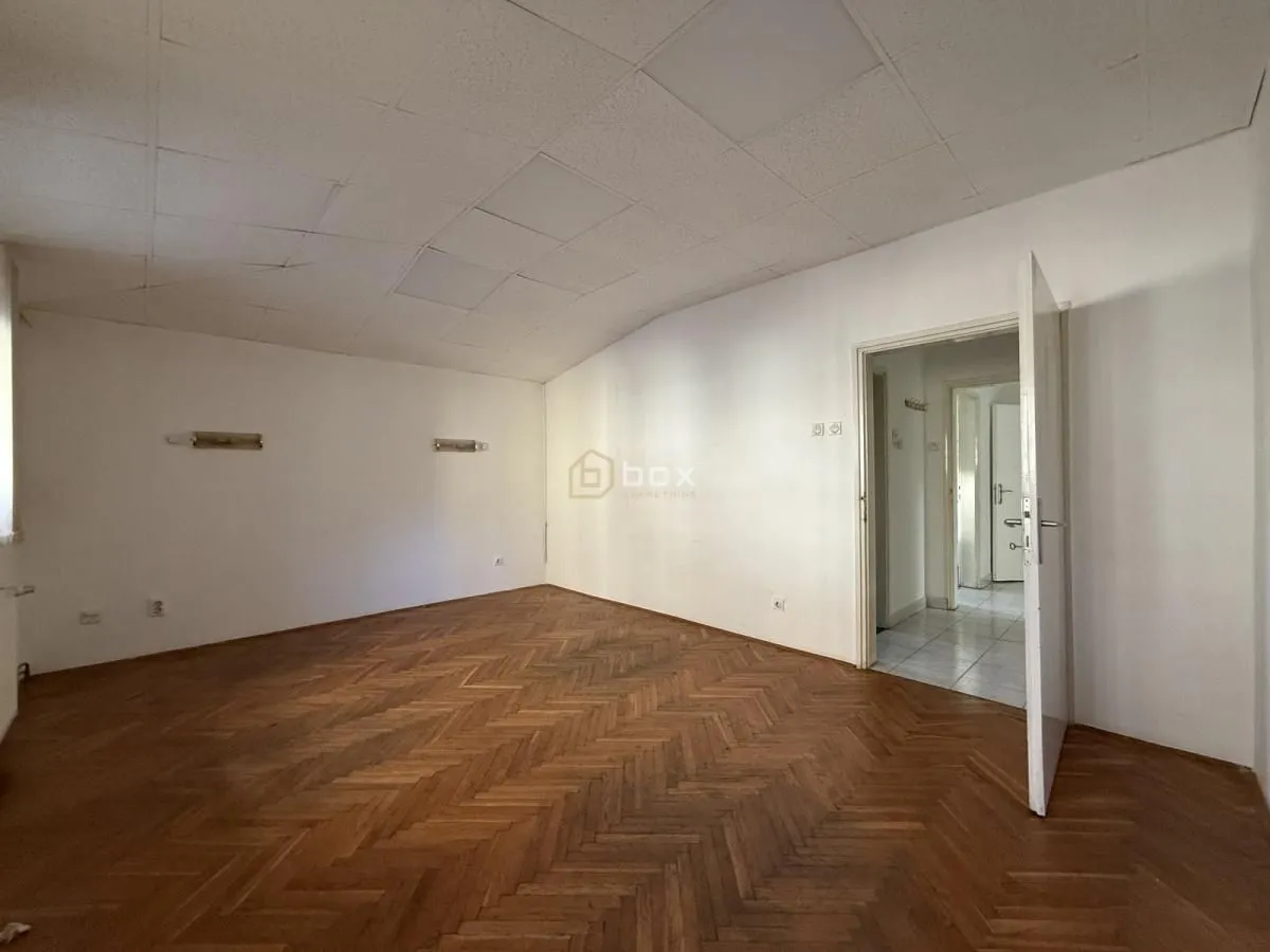 Rent, office space, 118m², Medijana, Niš