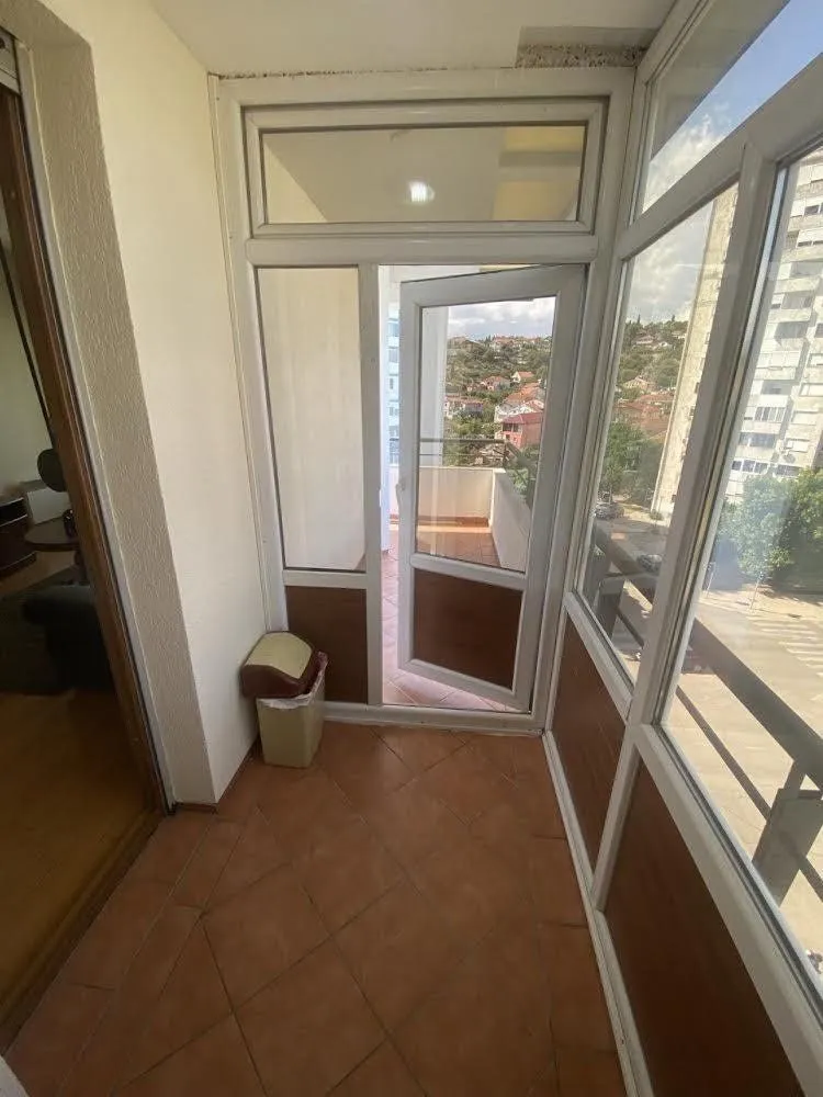 Izdavanje, jednosoban stan, 40m², Preko Morače, Podgorica