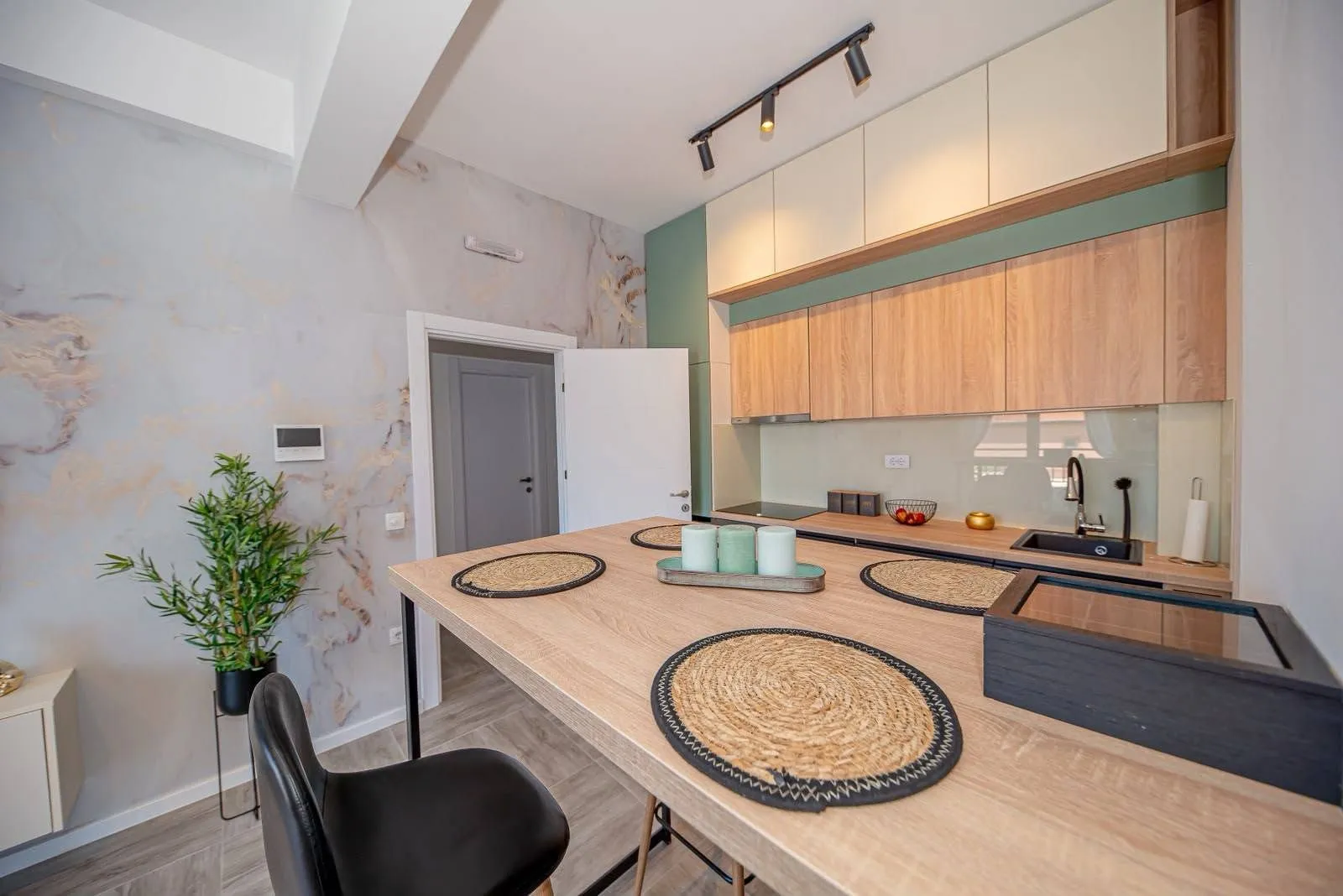 Izdavanje, jednosoban stan, 47m², Šušanj, Bar