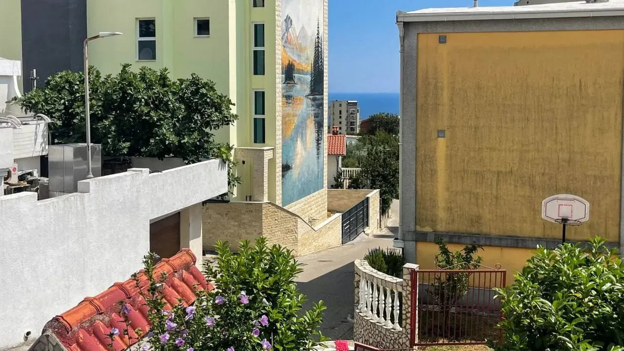 Rent, one bedroom apartment, 45m², Bečići, Budva
