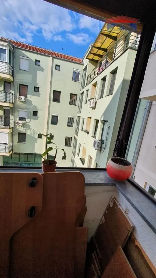 Izdavanje, jednosoban stan, 35m², Grbavica, Novi Sad Sve Podlokacije