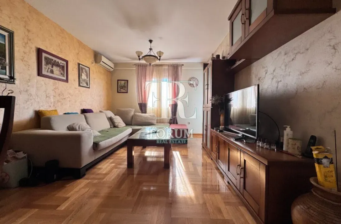 Izdavanje, dvosoban stan, 70m², Stari Aerodrom, Podgorica