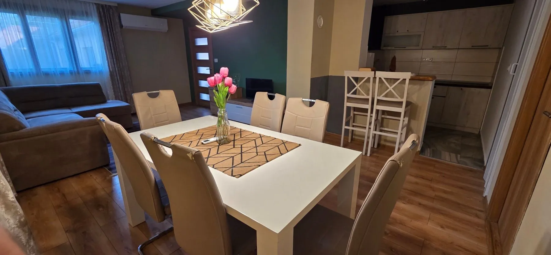 Izdavanje, jednosoban stan, 60m², Cetinje, Crna Gora