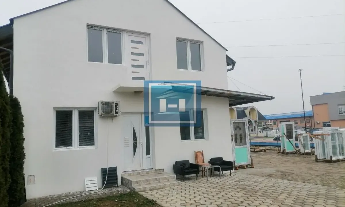 Izdavanje, poslovni prostor, 268m², Sarina Medja, Jagodina